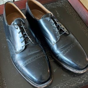 Men’s black dress shoe. Size 11